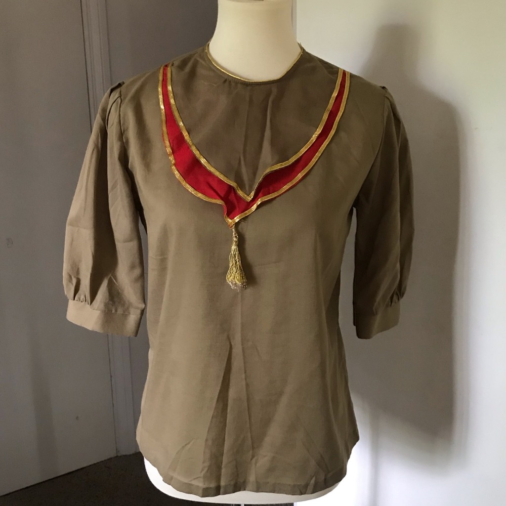 Vintage, super cute and unique, army green top